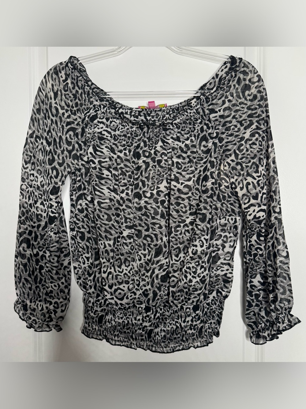 GLO jeans Black & White Leopard Print Peasant Blouse cinched waist medium